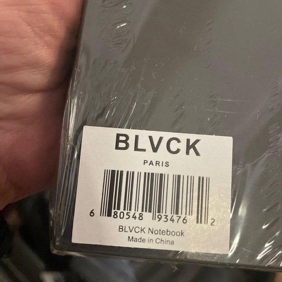 Blvck Notebook with 2 pens and cleaning cloth  New, Sealed Box - Picture 4 of 4